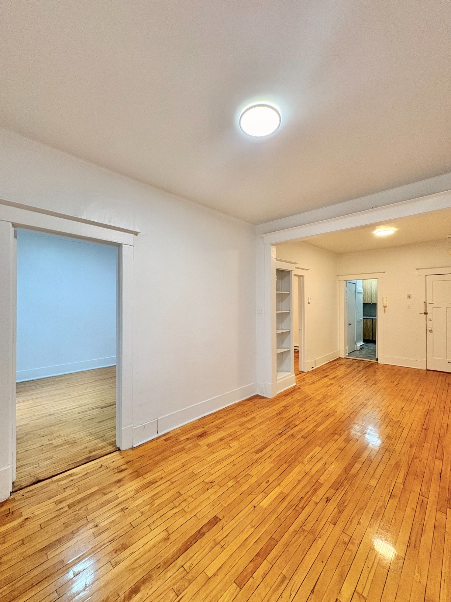 2093 Av. Bulmer — photo 2