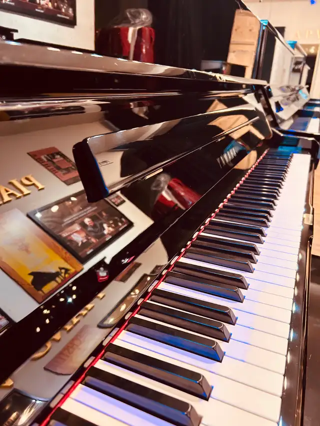 PIANO YAMAHA U1 (2018) in Pianos & Keyboards in City of Montréal - Image 4