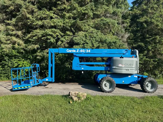 2014 Genie Z60 Diesel Articulating Boom Fully Serviced in Heavy Equipment in Hamilton - Image 2