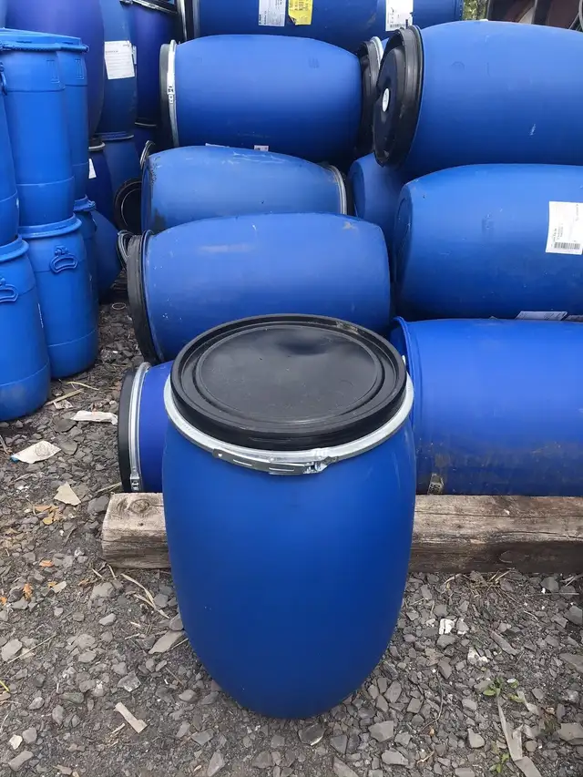 Baril bleu en plastique (110 litres) in Other in Drummondville - Image 2