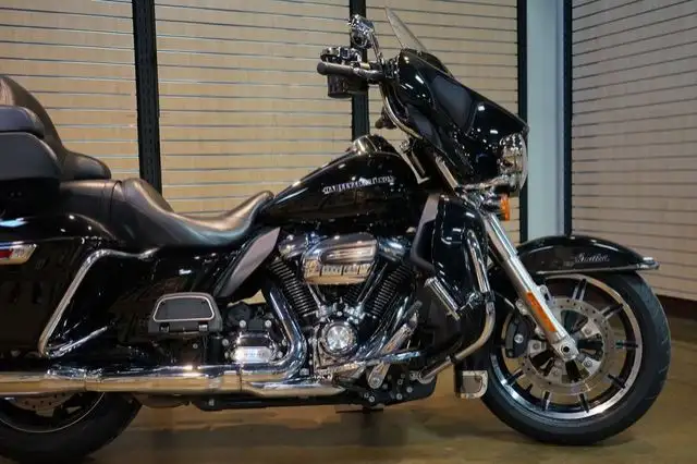 2019 Harley-Davidson Electra Glide Ultra Limited in Sport Touring in Lethbridge - Image 5