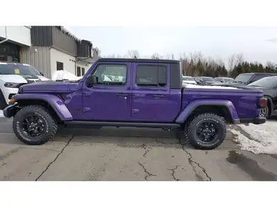 BLACK CLOTH LOW-BACK BUCKET SEATS,MOPAR SPRAY IN BEDLINER,BLACK 3-PIECE HARD TOP -inc: Freedom Panel...
