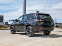 Welcome to 400 Chrysler Dodge Jeep Ram. Fresh oil change, | Fully detailed, 4WD. This vehicle is a d... (image 5)