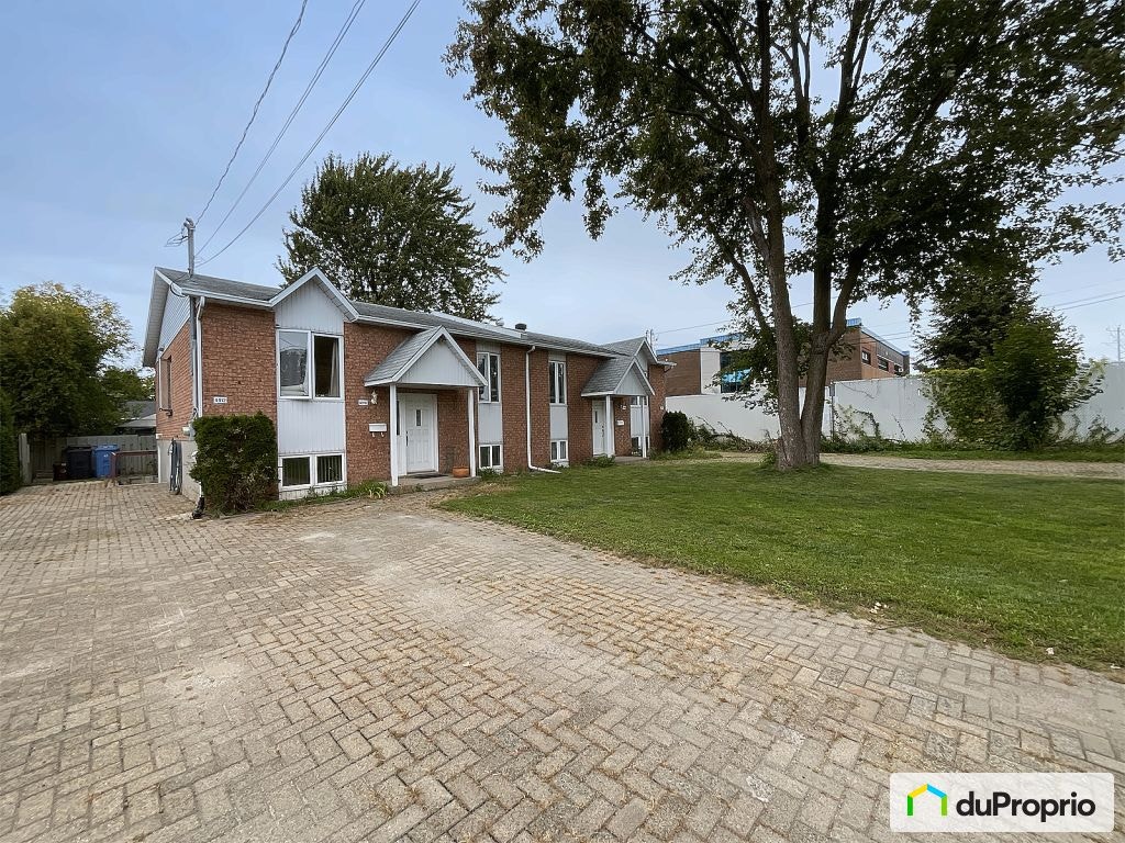 $700,000 - Duplex for sale in Longueuil (St-Hubert) — photo 1