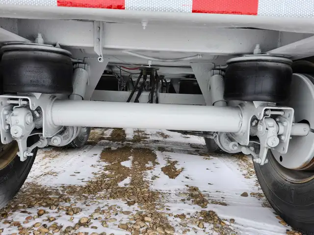 2002 Beall Super B-Train Hopper/Grain/Tri-Tri axles in Heavy Equipment in Barrie - Image 35