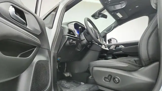 2026 Chrysler Grand Caravan in Cars & Trucks in Lethbridge - Image 33