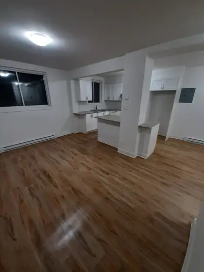 3.5 (1 chambre) rénové dans CôtedesNeiges. Cuisine en bois et pl