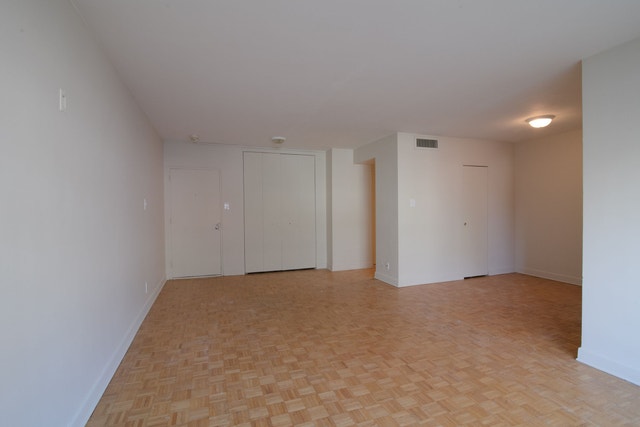 3555 Cote-des-Neiges Road — photo 3