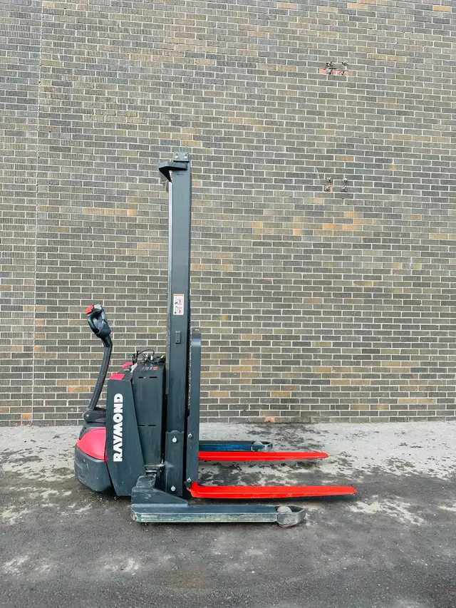2017 Raymond Stacker WALK-BEHIND Forklift 2500 Cap for Sale&Rent in Heavy Equipment in Mississauga / Peel Region - Image 4