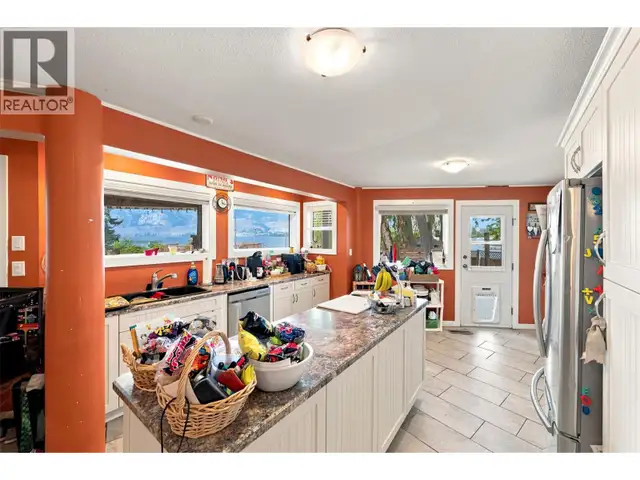3935 Lakeside Road Penticton, British Columbia in Houses for Sale in Penticton - Image 7