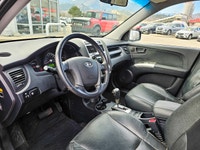 Experience the reliable and versatile 2007 Kia Sportage in a stunning blue finish with front-wheel d... (image 8)