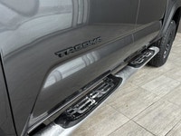 ADAPTIVE CRUISE CONTROL, BACK-UP CAMERA, HEATED FRONT SEATS Pondering the call of unbeaten paths or... (image 7)