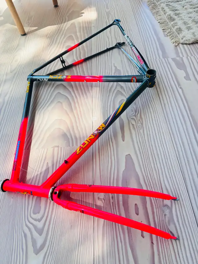 Zunow Z1 58 cm Vintage Bicycle Frame and Fork in Frames & Parts in City of Toronto - Image 9