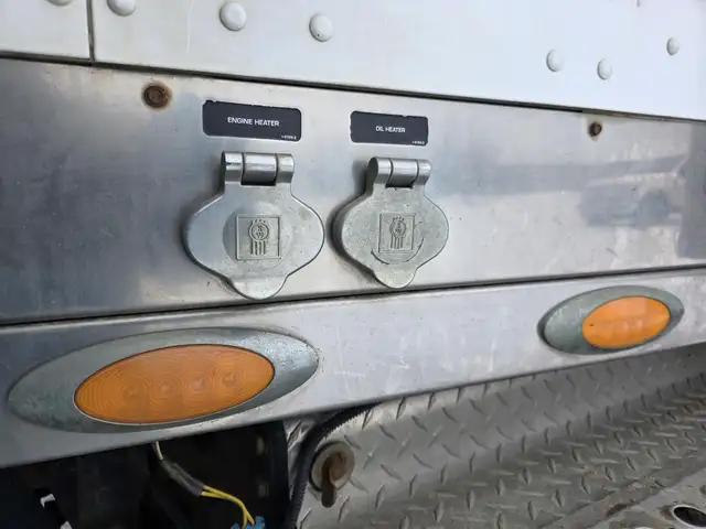 2009 KENWORTH T800 in Heavy Trucks in Saskatoon - Image 33