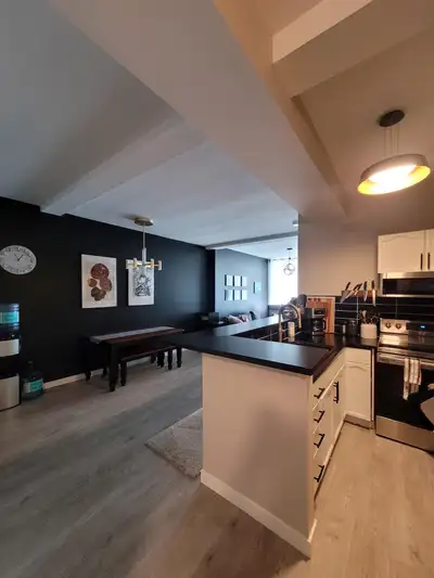 Uptown! Spacious Modern 2 bedroom available August 1st