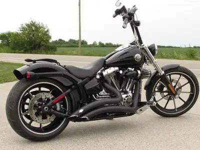 ONLY 18,000 KM - Strong Twin Cam 103 Motor This Sweet 2013 Breakout looks mean and handles Amazing!...