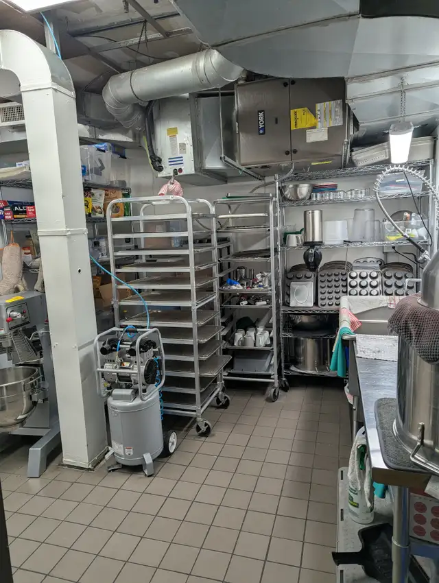 Beautiful RESTAURANT / CAFE space for Lease ON KERR STREET! in Commercial & Office Space for Rent in Oakville / Halton Region - Image 8