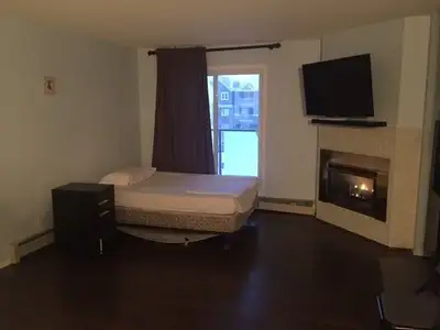 A spacious room is available for rent in the Edgemont area. RENT is 450 all-inclusive. The room is f...