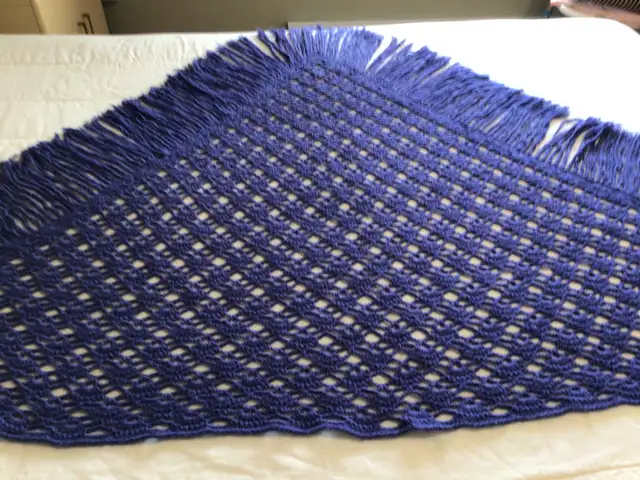 Châles fait à la main avec du matériel neuf in Women's - Dresses & Skirts in Trois-Rivières - Image 6