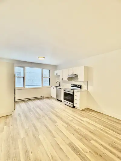5.5 à CDN - électros, WiFi, eau chaude inclus, dispo maintenant