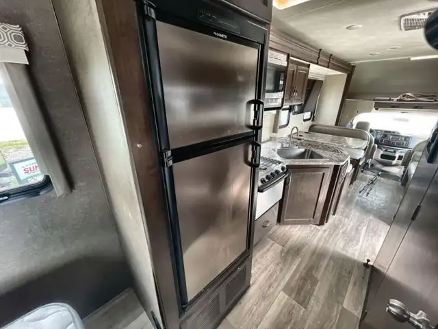 2020 Thor Motor Coach Chateau 28Z in RVs & Motorhomes in Kamloops - Image 8