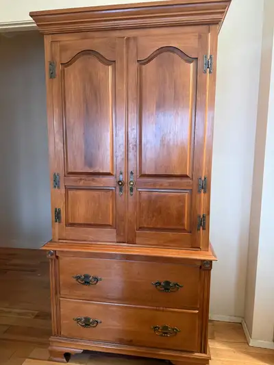 Dovetail wood dresser ( vintage ), View more