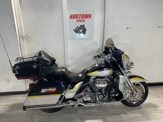 2012 Harley-Davidson CVO ULTRA LIMITED in Other in London - Image 3