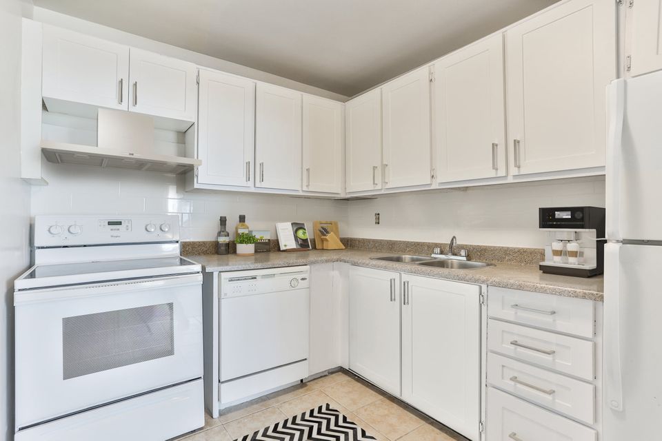 Spacious Two Bedroom unit Available for May 1st, 2026 3