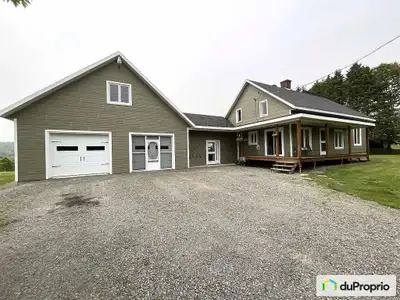 Belle grande maison située en campagne. Idéale pour les amoureux de la nature. Aucun voisin à l'avan...