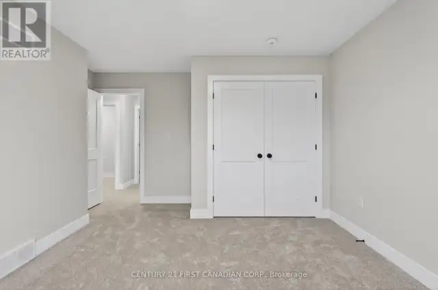 34 POSTMA CRESCENT North Middlesex (Ailsa Craig), Ontario in Houses for Sale in Grand Bend - Image 17