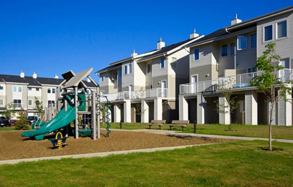 3 Bed+Den 4 Bath Townhomes FREE WiFi Cable Heat from $2550 2