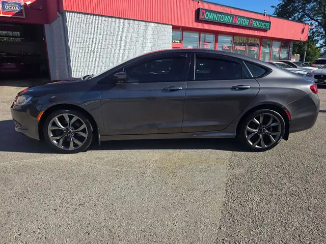 2015 Chrysler 200605936800770959362