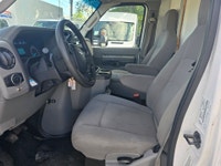 Perfect Auto 16 FT CUBE VAN - POWER LIFT GATE - 7.3 L GAS - PRICE IS INCLUDED SAFETY, OIL CHANGE AND... (image 5)