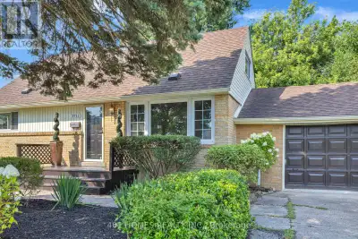 Measurements are very rough approx. Rooms a very large. Please verify as required. (id:24493) MLS® #...