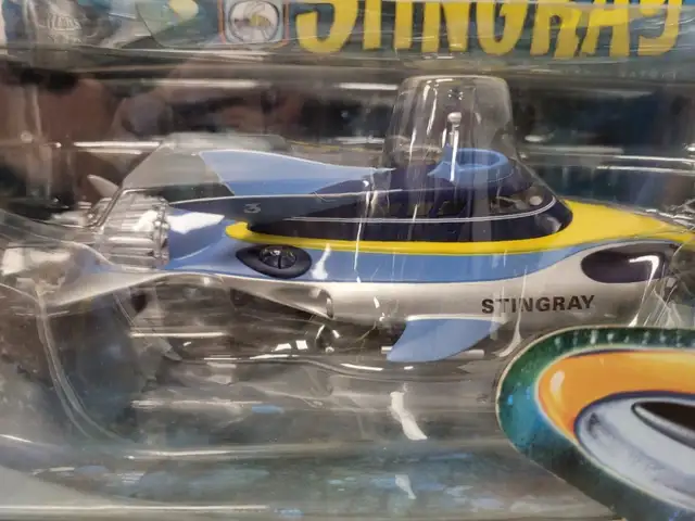 (93770-1) Gerry Anderson Stingray Diecast Classics Model in Arts & Collectibles in Calgary - Image 4