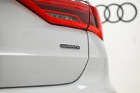 Get noticed in this gorgeous Glacier White SUV with contrasting Okapi Brown interior! Treat yourself... (image 8)