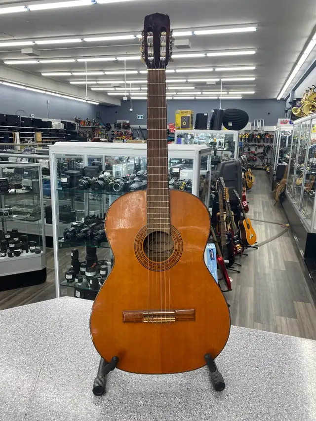 Contessa 250 Classical Guitar in Guitars in City of Toronto - Image 2