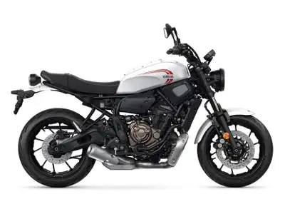 2025 yamaha XSR700 Yamaha XSR700 2025 Nouvel arrivage : Yamaha XSR700 2025 Blanc Tout juste arrivée...