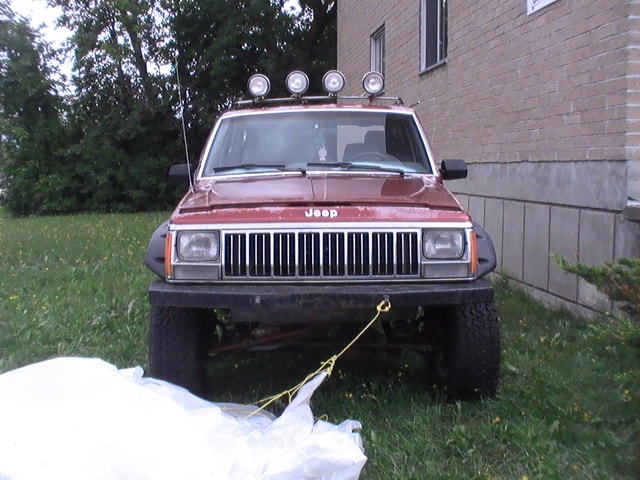 À vendre pour projet : 2 Jeep cherokee XJ 1990