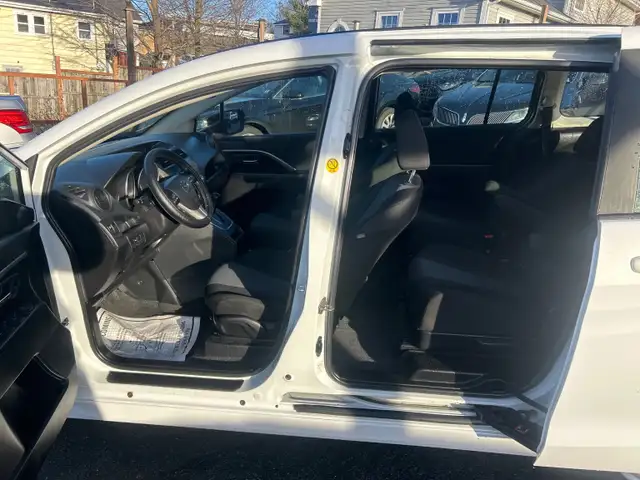 2016 Mazda 5 GS 6 Passenger, Easy on Fuel in Cars & Trucks in Dartmouth - Image 12