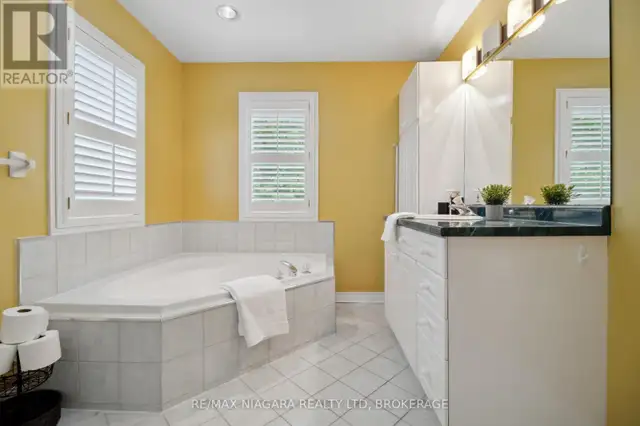 7955 HARVEST CRESCENT Niagara Falls (Ascot), Ontario in Houses for Sale in St. Catharines - Image 27