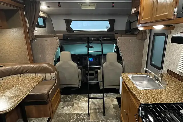 2018 Coachmen Leprechaun 220QB – Pre-Owned Class C Motorhome. in RVs & Motorhomes in Red Deer - Image 18