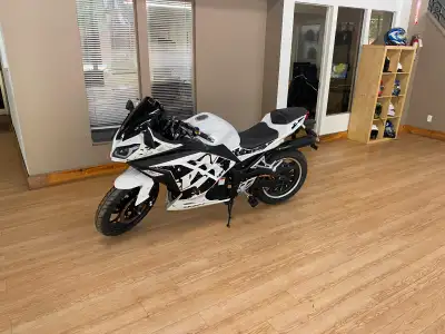 SCOOTER PLAQUABLE 1200 w 72 v 45 amp 400 kilos autonomie 55/65 kilos