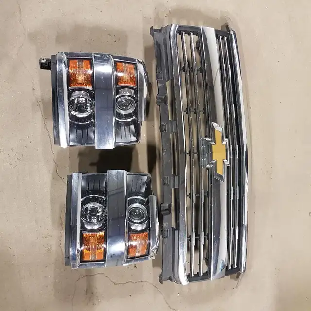 2015 2019 CHEVROLET SILVERADO 2500 3500 SIERRA GRILLE HEADLIGHT in Auto Body Parts in Mississauga / Peel Region - Image 2