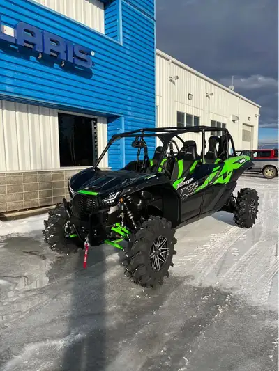 Engine Type: Parallel Twin Displacement: 60.9 cu. in. (999 cc) Bore and Stroke: Bore: 3.62 in. (92 m...