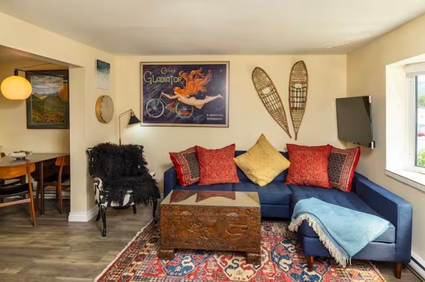Comfortable 2-Bedroom, 1-Bathroom Home 4