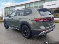 Only 90 Miles! This Volkswagen Atlas boasts a Intercooled Turbo Regular Unleaded I-4 2.0 L/121 engin... (image 2)