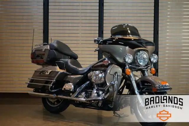 2005 Harley-Davidson Touring ULTRA CLASSIC ELECTRA GLIDE in Sport Touring in Lethbridge - Image 2