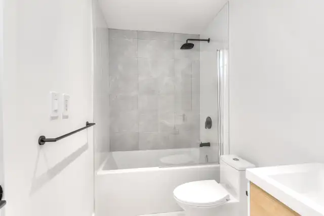 4.5 condo appartement luxe à louer à Outremont-Milhaus in Long Term Rentals in City of Montréal - Image 7