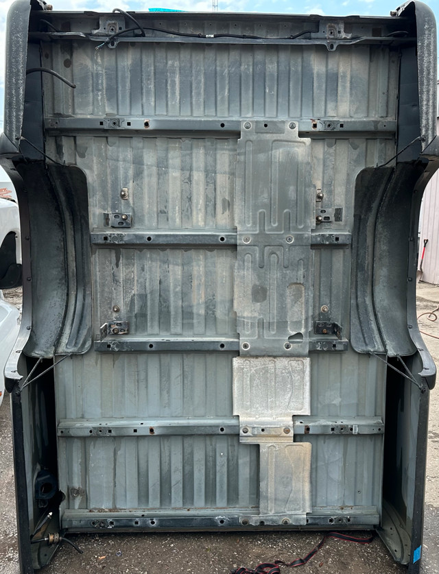Southern Box/Bed Chevy Silverado Rust Free in Auto Body Parts in Edmonton - Image 3
